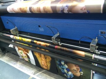 Tự động nạp và cuộn lên trực tiếp Máy in vải polyester Máy in vải